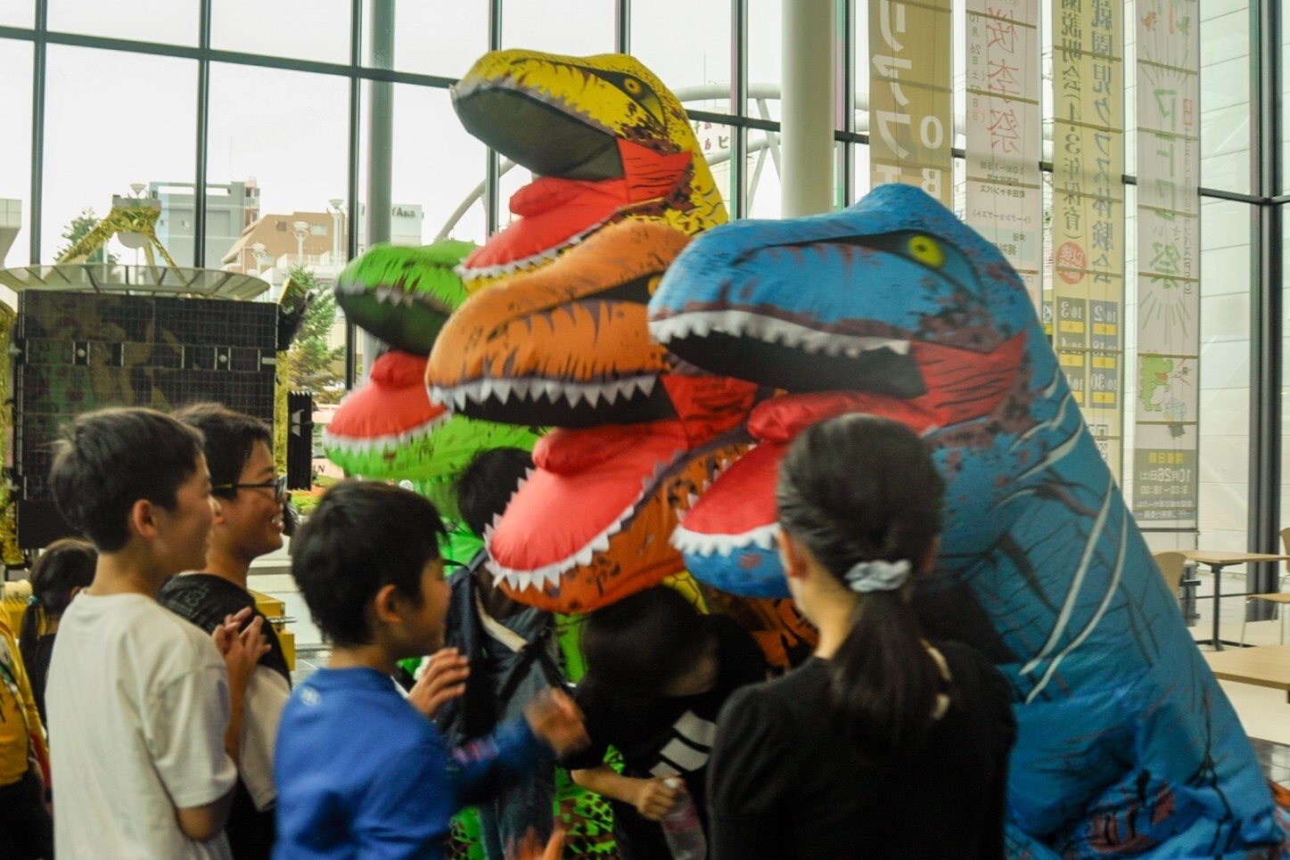 「きょうりゅー」が創った学園祭！？「PFC祭」誕生の裏に、桜美林生の地域に対する“ある思い”があった！ | ビビビッ！桜美林大学